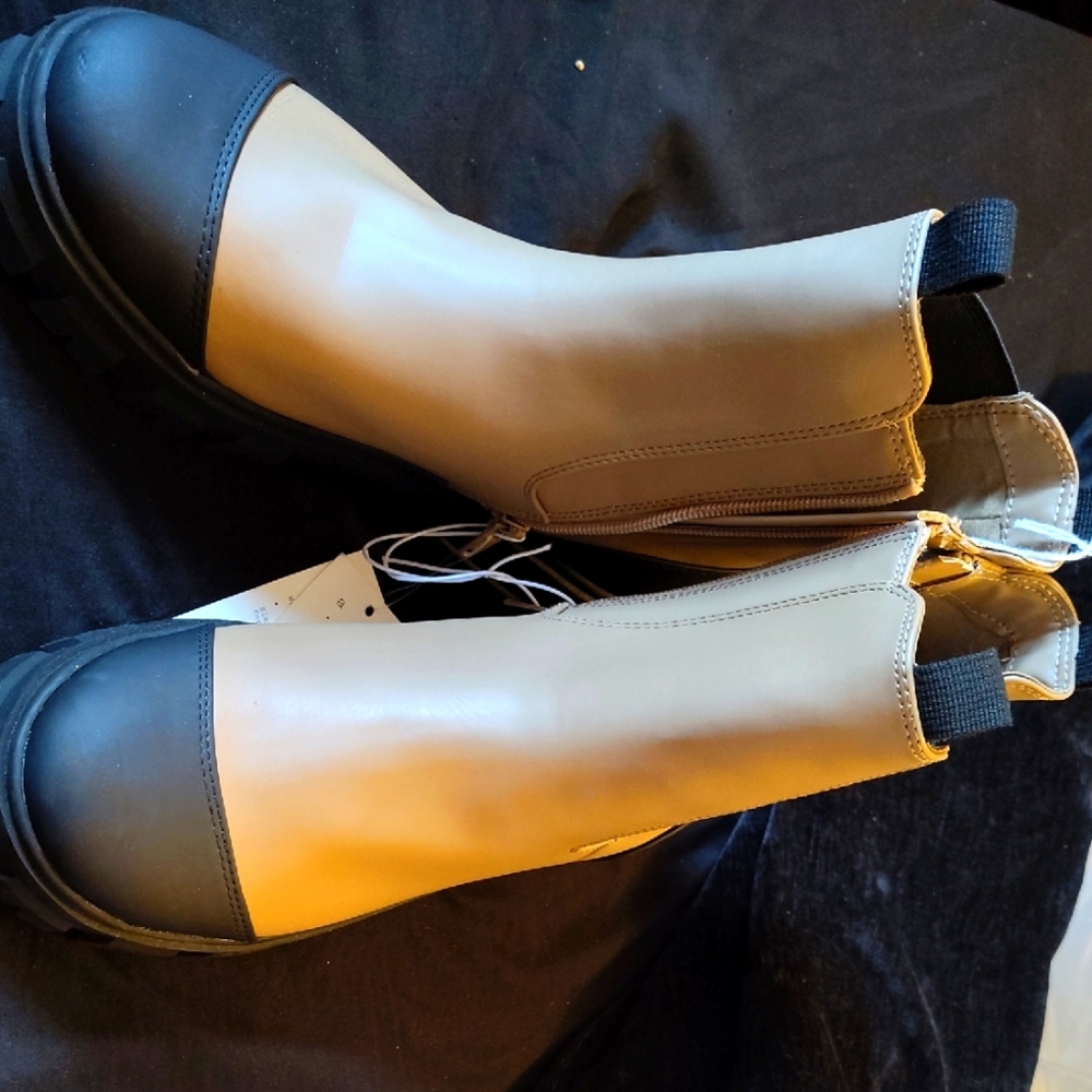 Men's Tan and Black Boots unisex